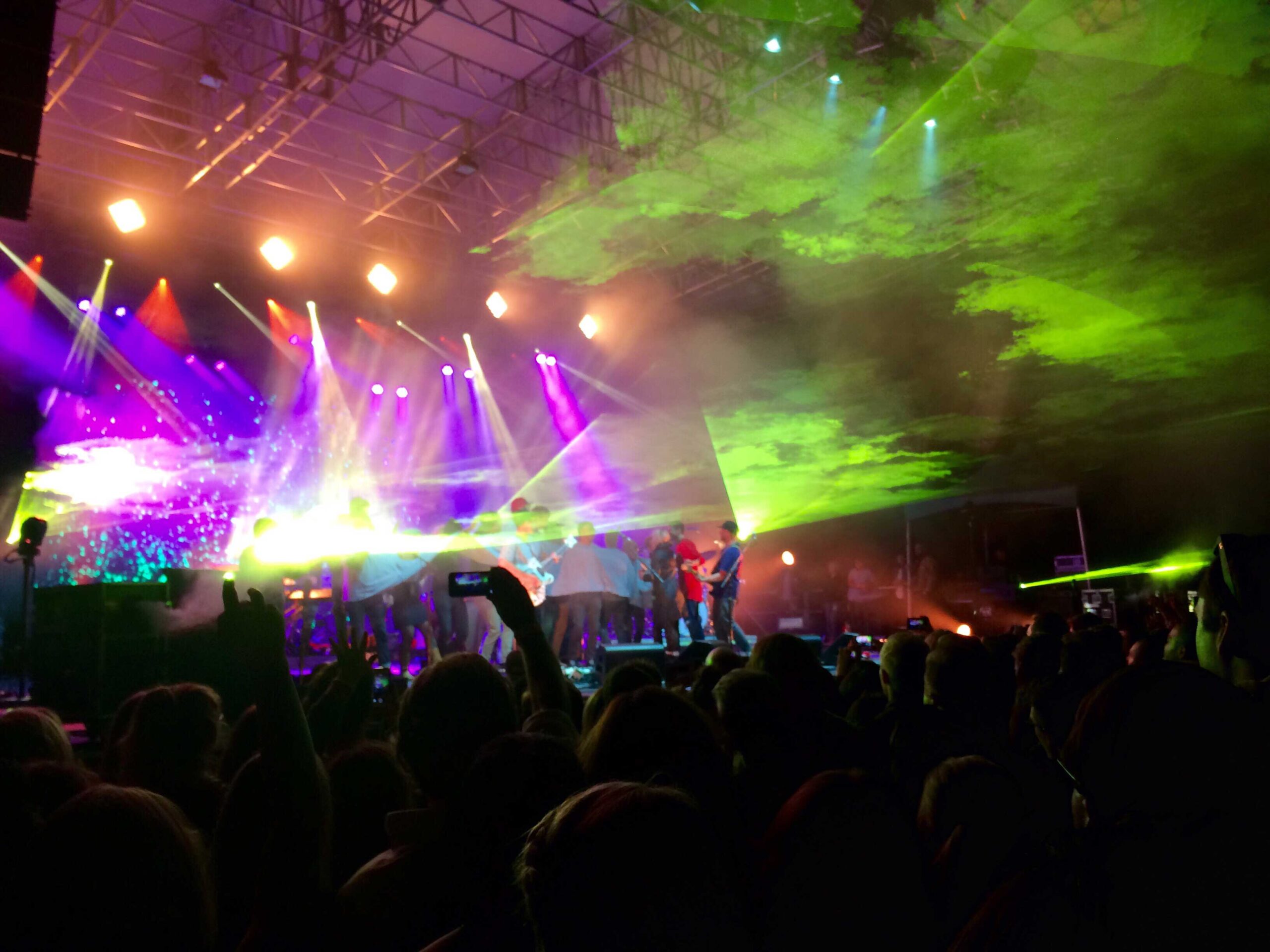 light-show-at-a-concert-2022-11-02-16-30-00-utc