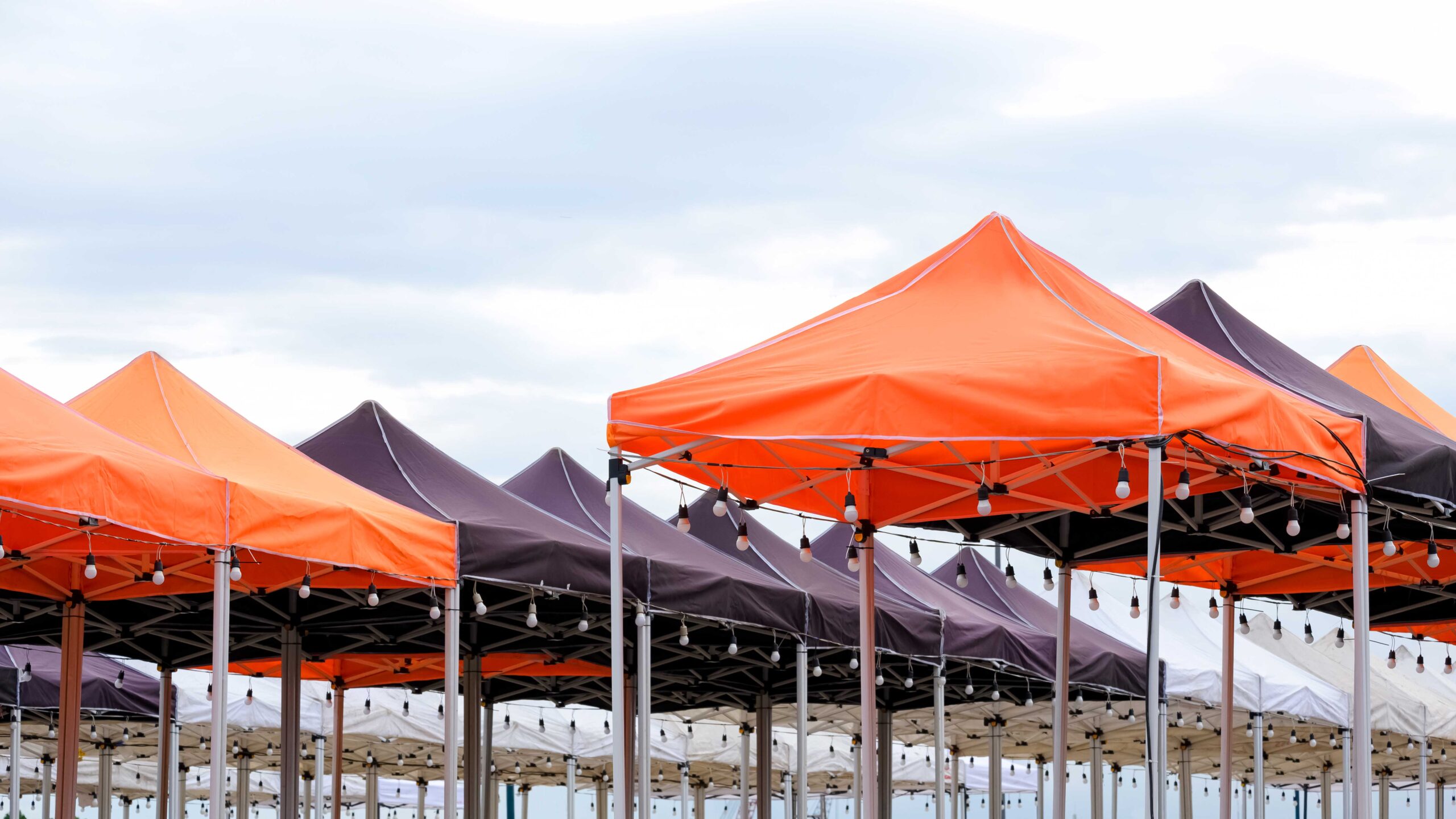 many-foldable-canopy-tents-with-light-bulbs-decora-2022-09-15-00-03-32-utc