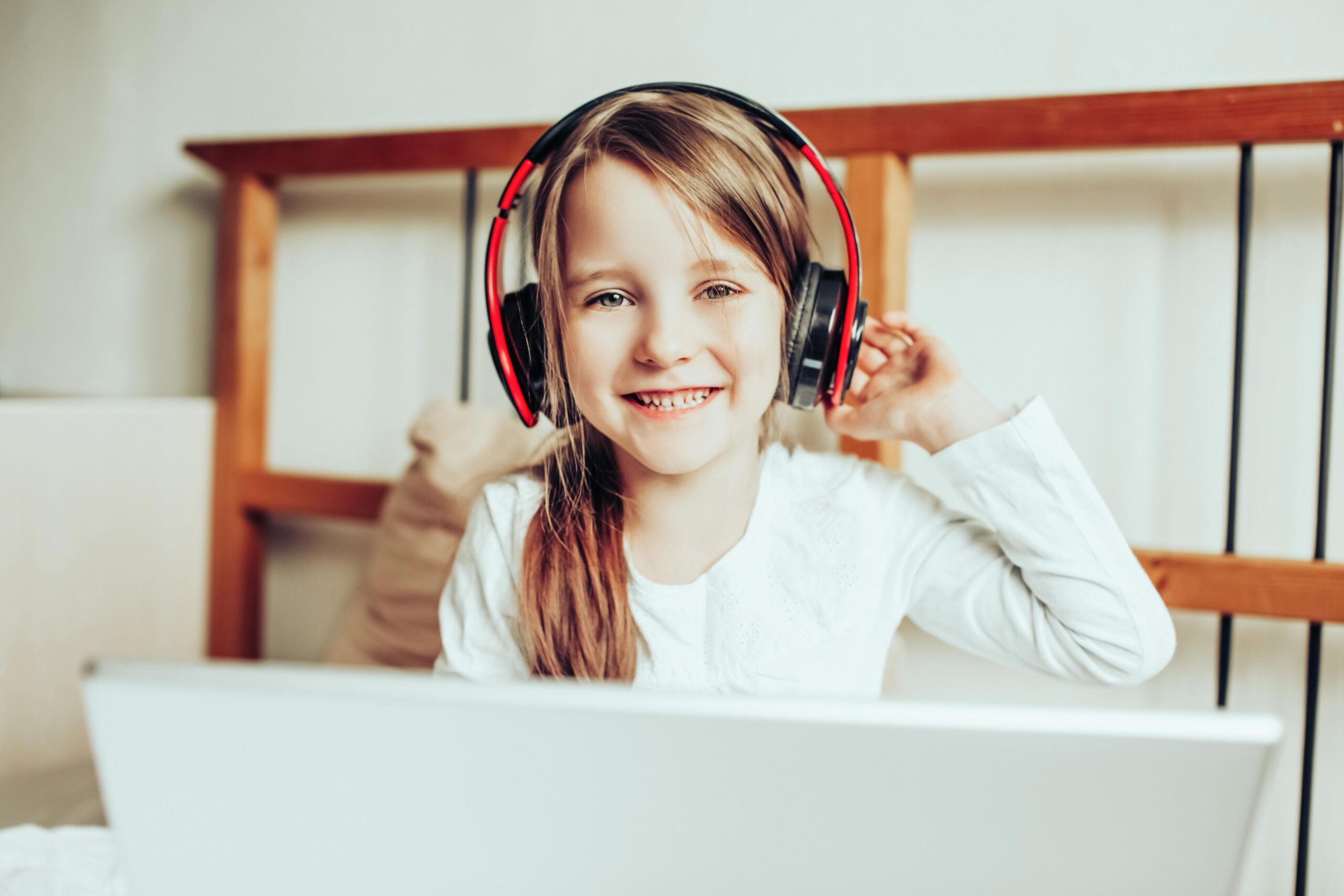 online-kid-remote-learning-2022-10-26-04-55-41-utc